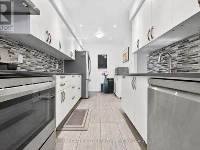 8 3008 Palmer Drive, Burlington Palmer, ON, L7M 1L2 townhouse for sale | Listing ID W13813 | Royal LePage