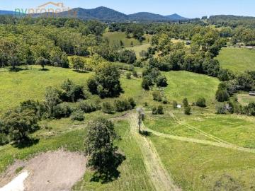 8.57 ACRES ONLY 10KM* FROM THE BEACH