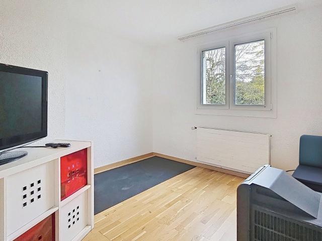 Single family house with 8.5 rooms on sale in Sugiez 335 m² | dreamo. Ch