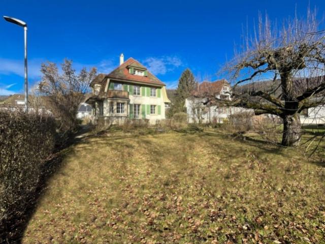 8.5 Zi Haus, auch als Mehrgenerationenhaus nutzbar, auf 1'441 m2 Land mit Baulandreserve