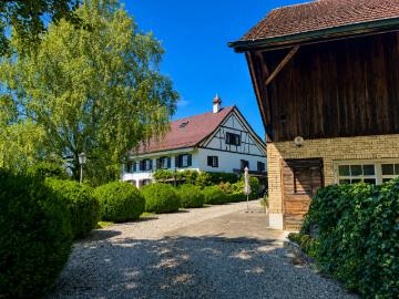 8.5 Zimmer Landhaus mit Oekonomiegebäude: Eine Oase mit Charme, Seele und Geschichte!