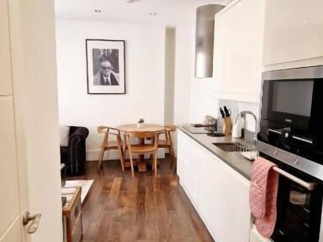 8 9 Ludgate Square | 1 bed apartment for rent #164933058 | Rentberry