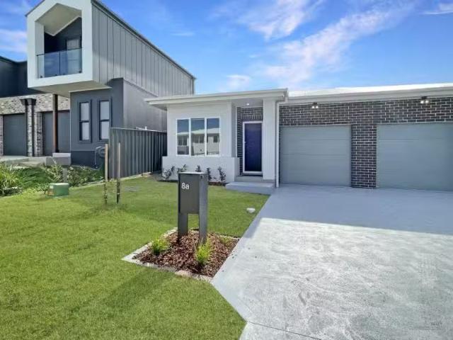 8A Wedgetail Street, BADAGARANG House for rent Listed by Mich.