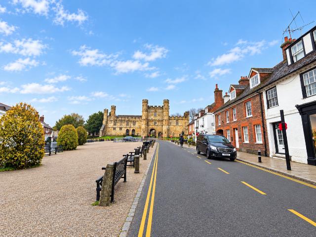 8A High Street, Battle TN33, 2 bed flat to rent, £1,200 pcm | PrimeLocation