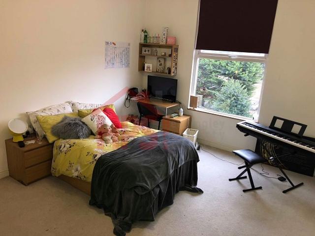 8a Hyde Park Terrace