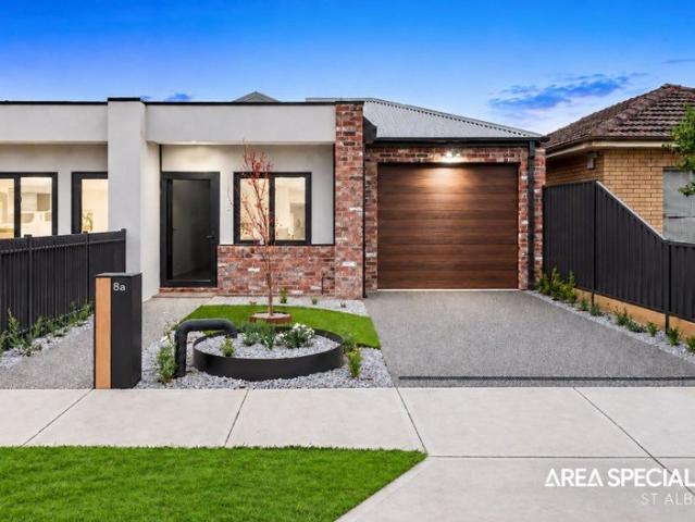 8A PROTEA CRESCENT, ST ALBANS