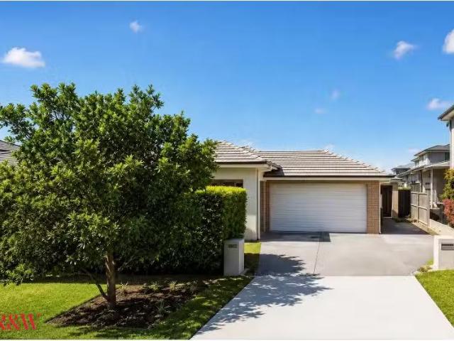 8B Williamson Street, ORAN PARK House for rent Listed by Prop.