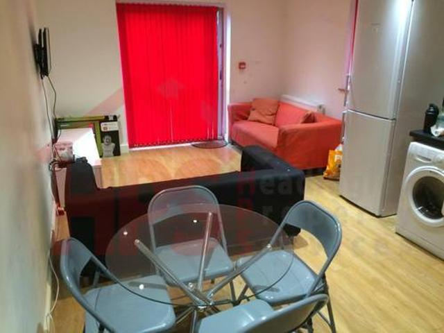 8b Hyde Park Terrace
