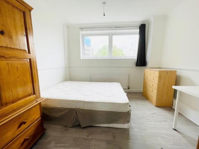 8beds House