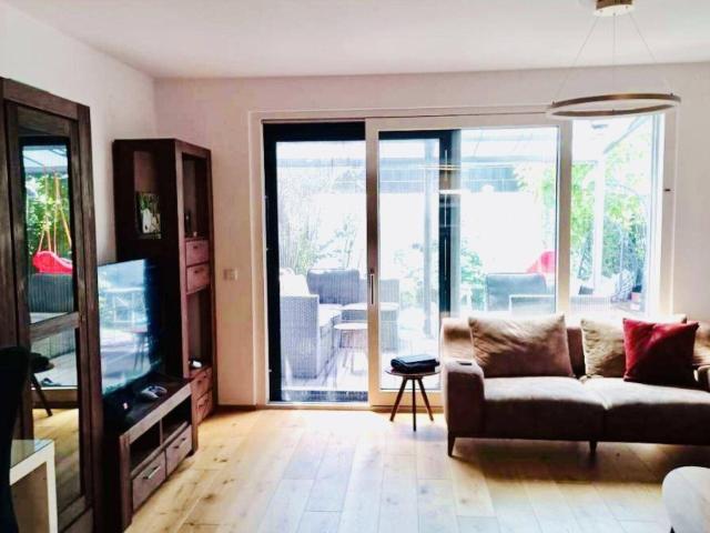 8Min zur U2 4Zimmer Gartenwohnung privater Eingang sonnige Terrasse Tiefgarage ideale Infrastruktur