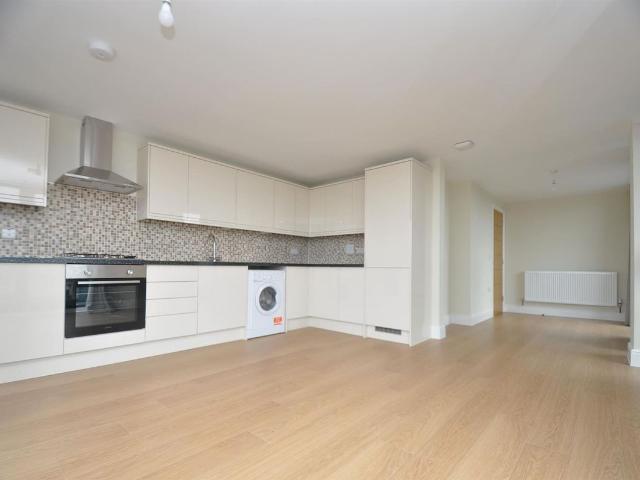 8th Floor Charter House, 450 High Road, Ilford IG1, 3 bed flat to rent, £2,150 pcm | PrimeLocation