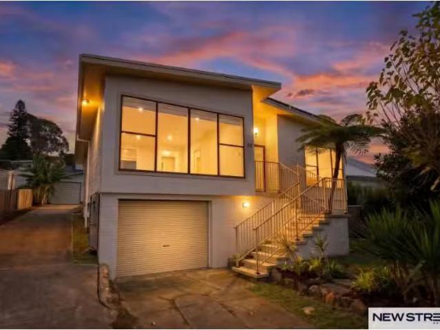 93 Wommara Avenue, Belmont North House for rent Listed by Mel.