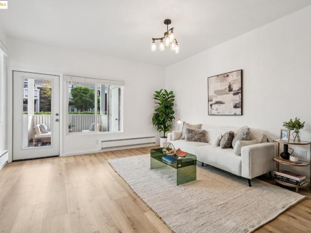 93 Bayside Ct