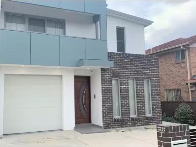93 Cardigan Road, Greenacre Townhouse for rent Listed by Eman.