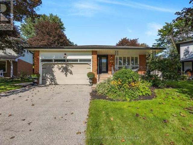 93 Julia Court, Newmarket, ON, L3Y 4T7 house for sale | Listing ID N13788 | Royal LePage