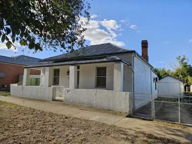 93 Lambert Street, BATHURST House for rent Listed by Carla Pr.