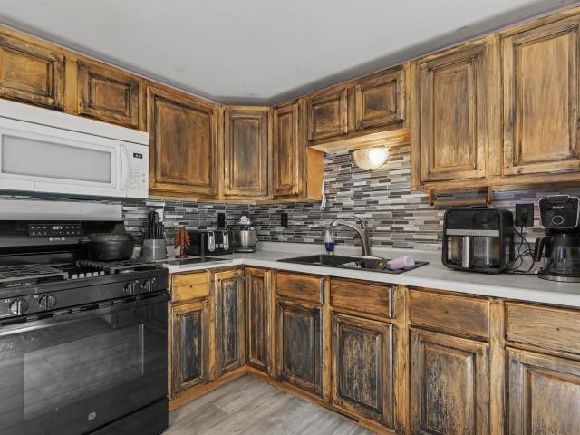 9005 Shady Lane