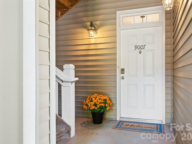 9007 Rosalyn Glen Road