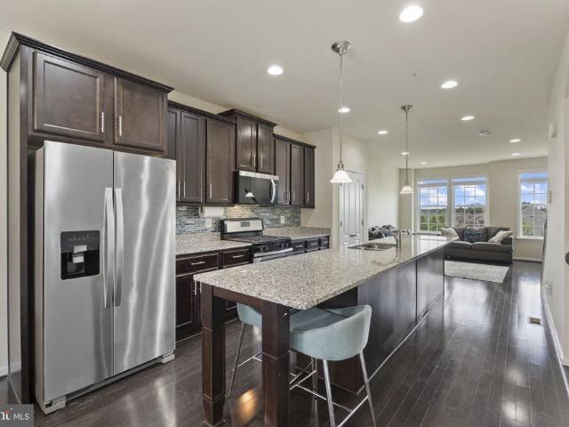9002 Fox Stream Way