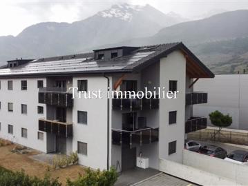 Villa kaufen in Gundis - Parkplatz