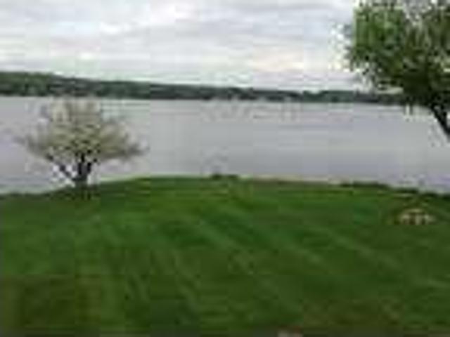 $900 / 2br Lake Front on Guilford Lake,Oh $900. Week Includes Pontoon Boat