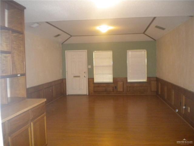 900 E Dallas Avenue UT18