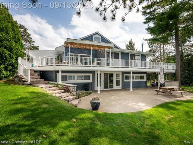 900 Indianwood Road