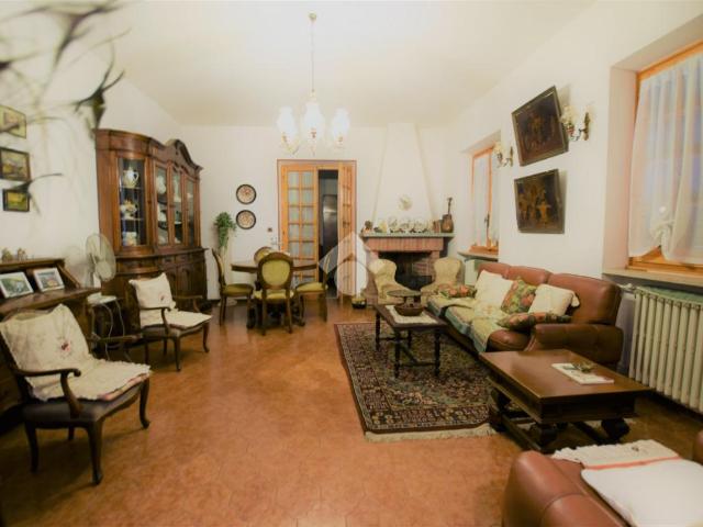 900 / mese, 160 Mq Tecnocasa.it 61222973