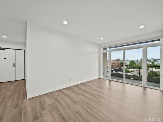900 S Kenmore Avenue 504