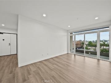 900 S Kenmore Avenue 504