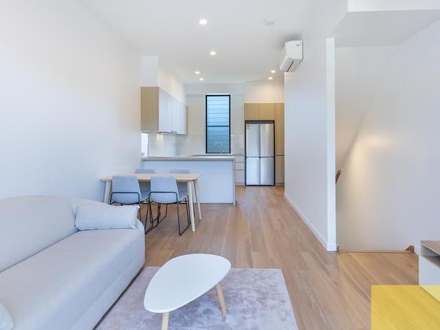 $900 per week / $3,600 Bond