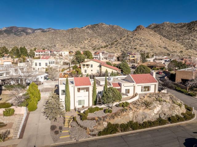 900 Piedra Larga Pl NE, Albuquerque, NM