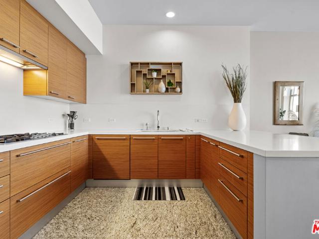 900 W Olympic Boulevard 40D