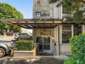 900 Warren Avenue N # 302