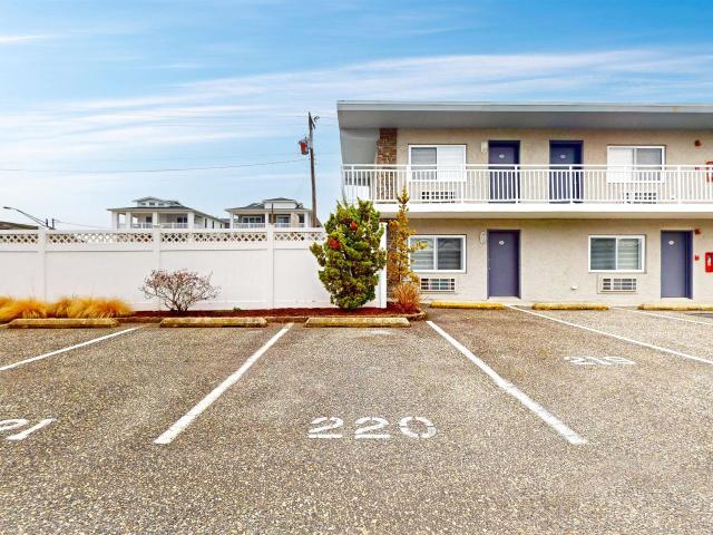 900 Wesley Ave