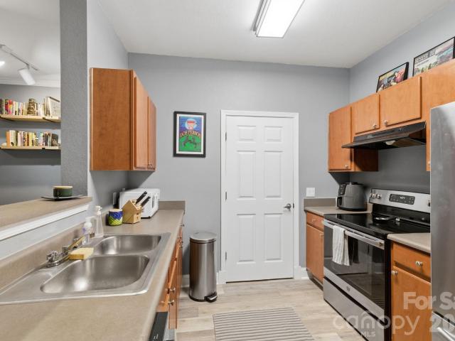 900 Vista Lake Drive # 102
