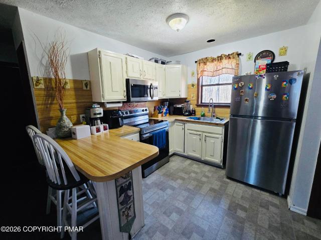 9014 Idlewild Drive