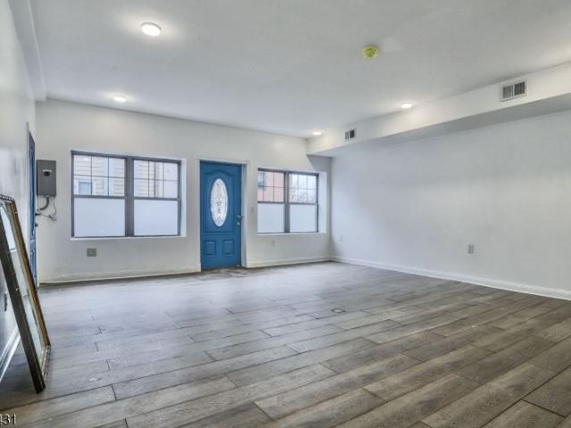 9017 Riverside Pl, North Bergen Twp. Us, nj