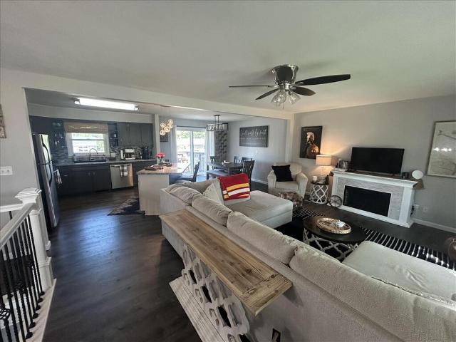 901 Crestview Drive