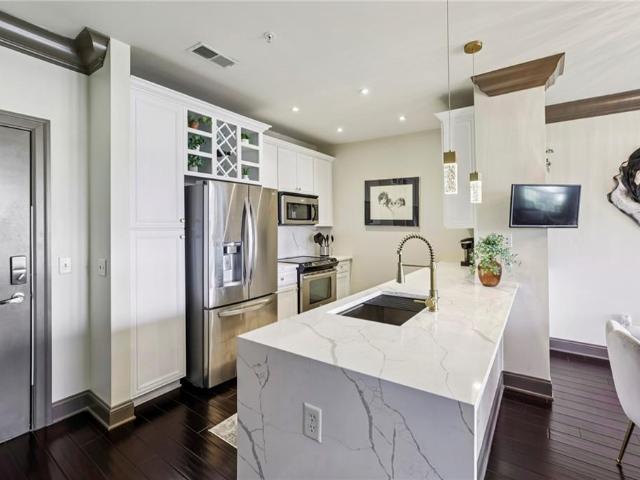 901 Abernathy Road NE 6110