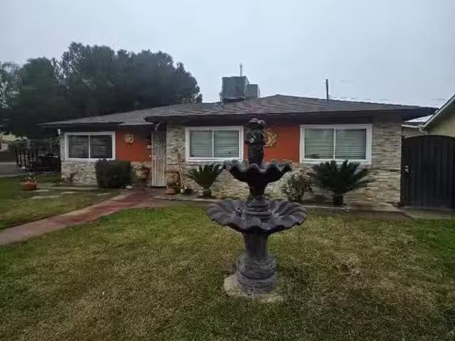 901 BELMONT ST, DELANO, CA 93215