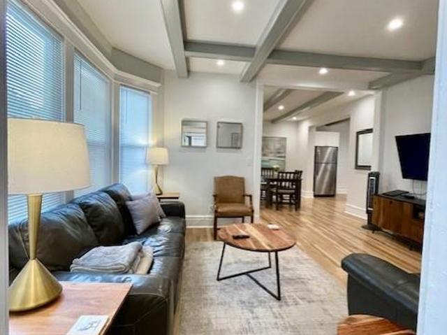 901 E 39th Street