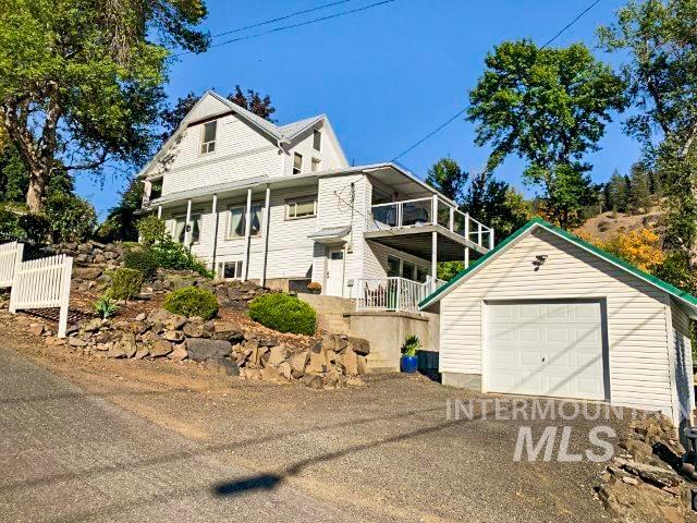 901 E Main St