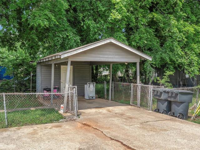 901 Many Street
