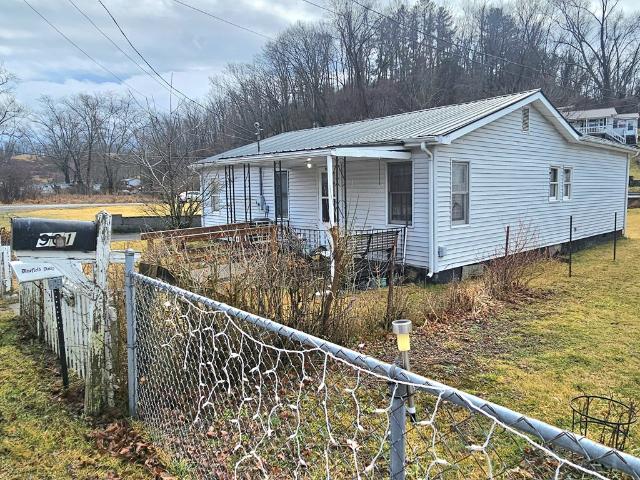 901 Maplewood Lane