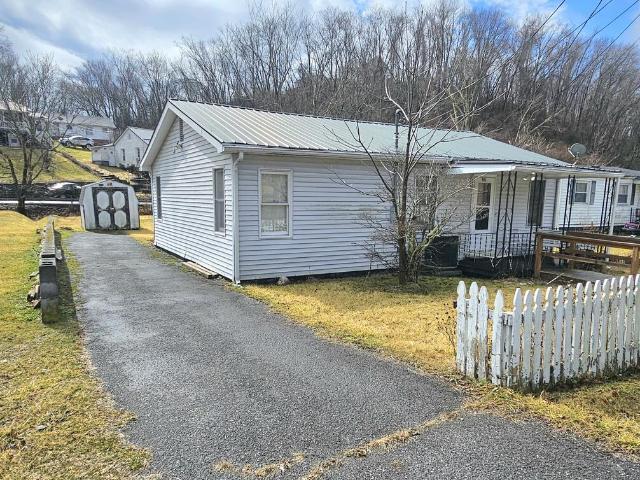 901 Maplewood Lane