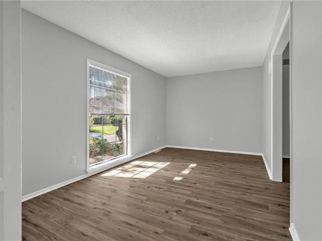 901 NW Oakridge Drive