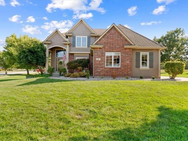 901 SW Drake Dr, Lee's Summit, MO 64082 | MLS #2610