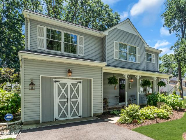 901 Roundtree Drive