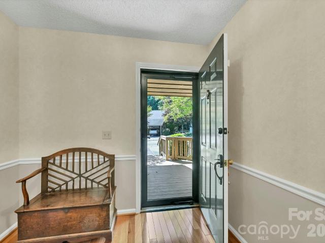 901 Red Oak Drive